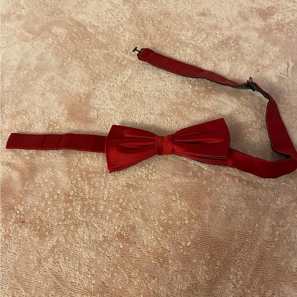 George Classic Red Adjustable Bow Tie - Picture 2 of 5